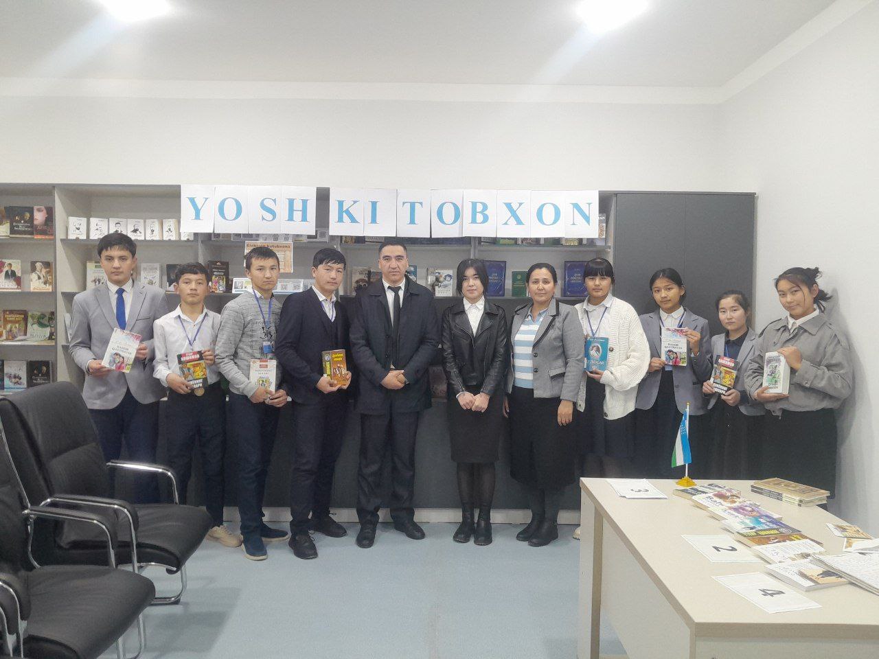 Ixtisoslashtirilgan maktab o`quvchilari bilan "Yosh kitobxon" tanlovi tashkil qilindi